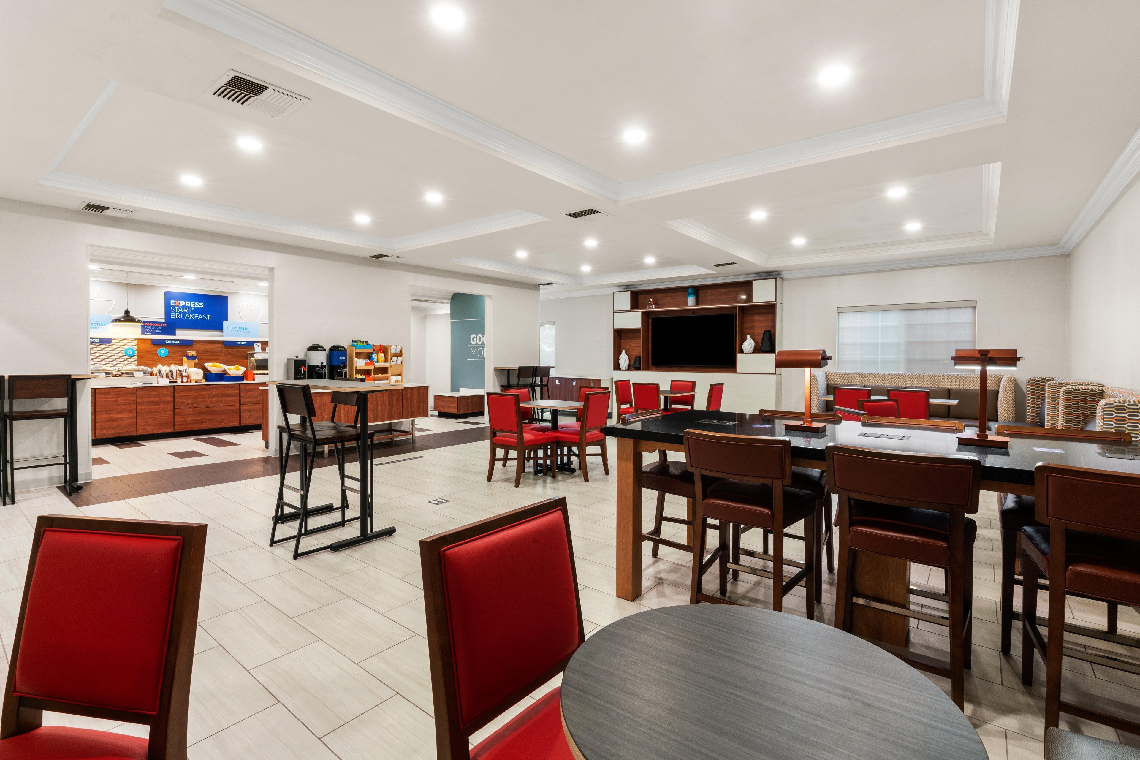 Holiday Inn Express And Suites Klamath Кламат Фолс Экстерьер фото